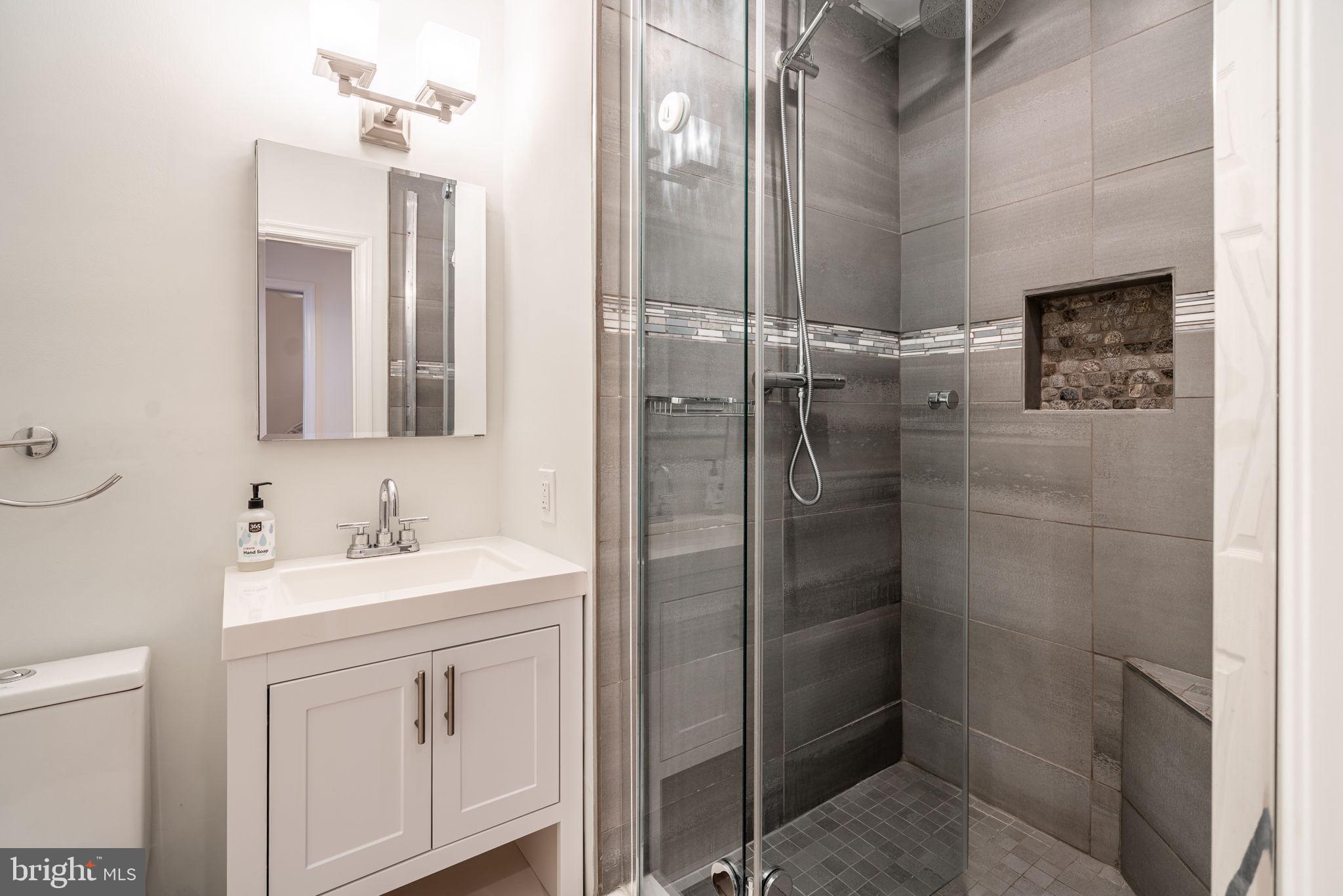 1600-18 Arch St #605