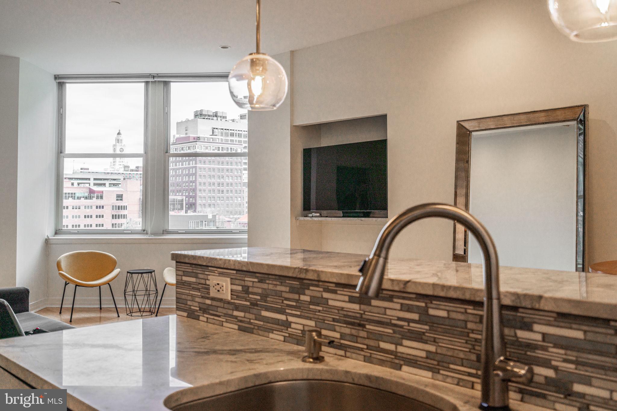 1600-18 Arch St #605