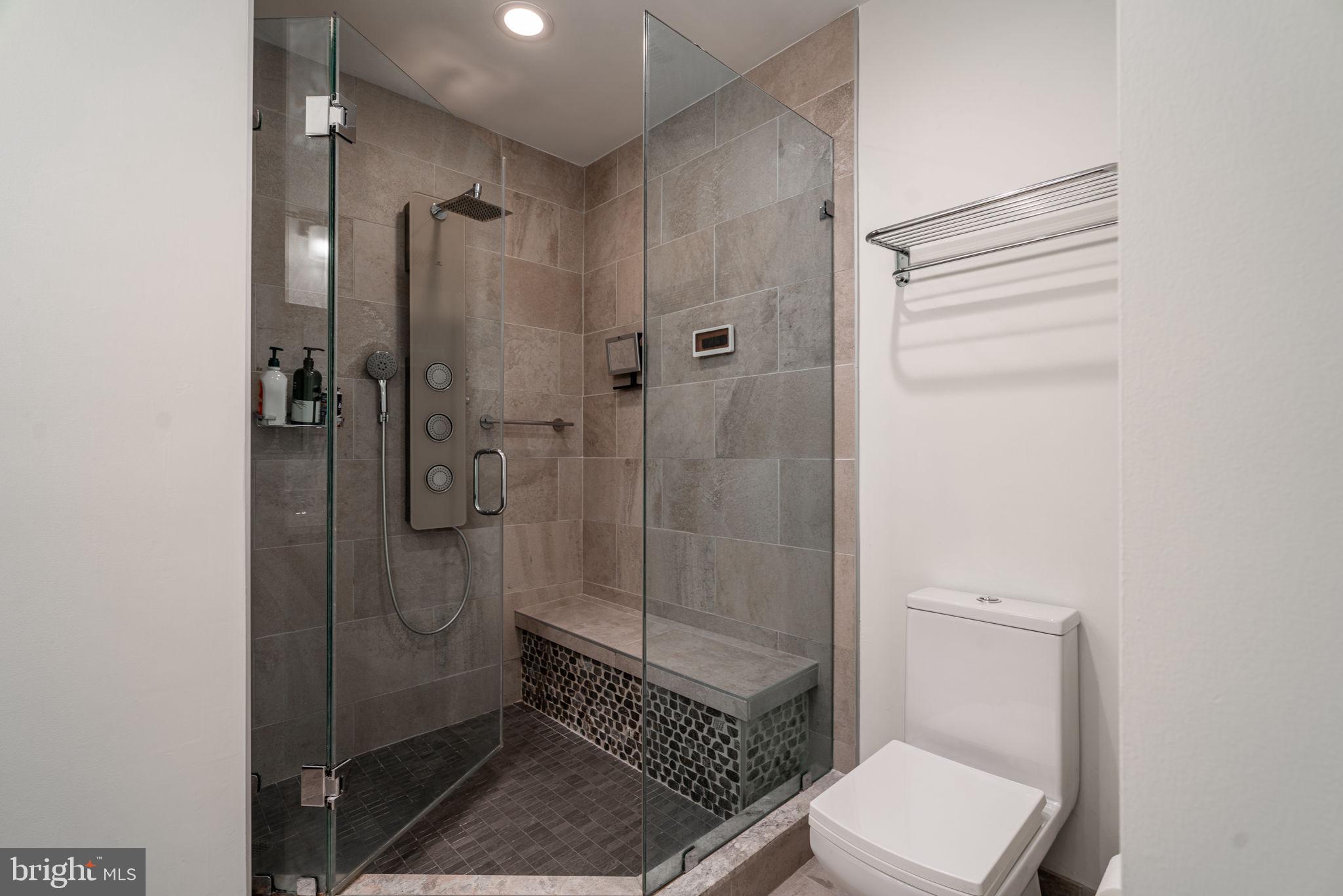 1600-18 Arch St #605