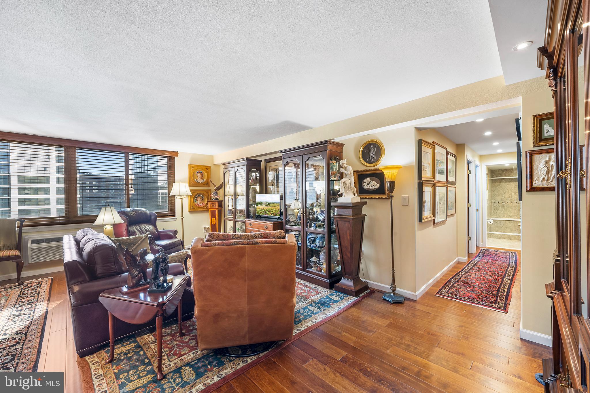 1919 Chestnut St #2624/23