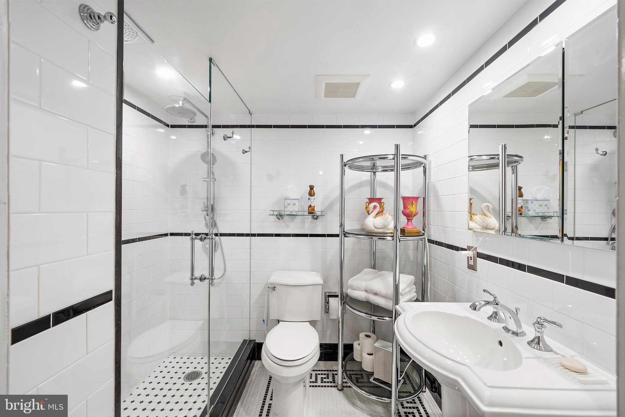 1919 Chestnut St #2624/23