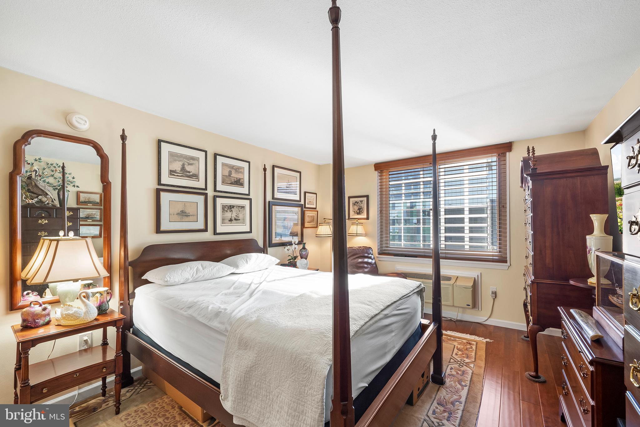 1919 Chestnut St #2624/23