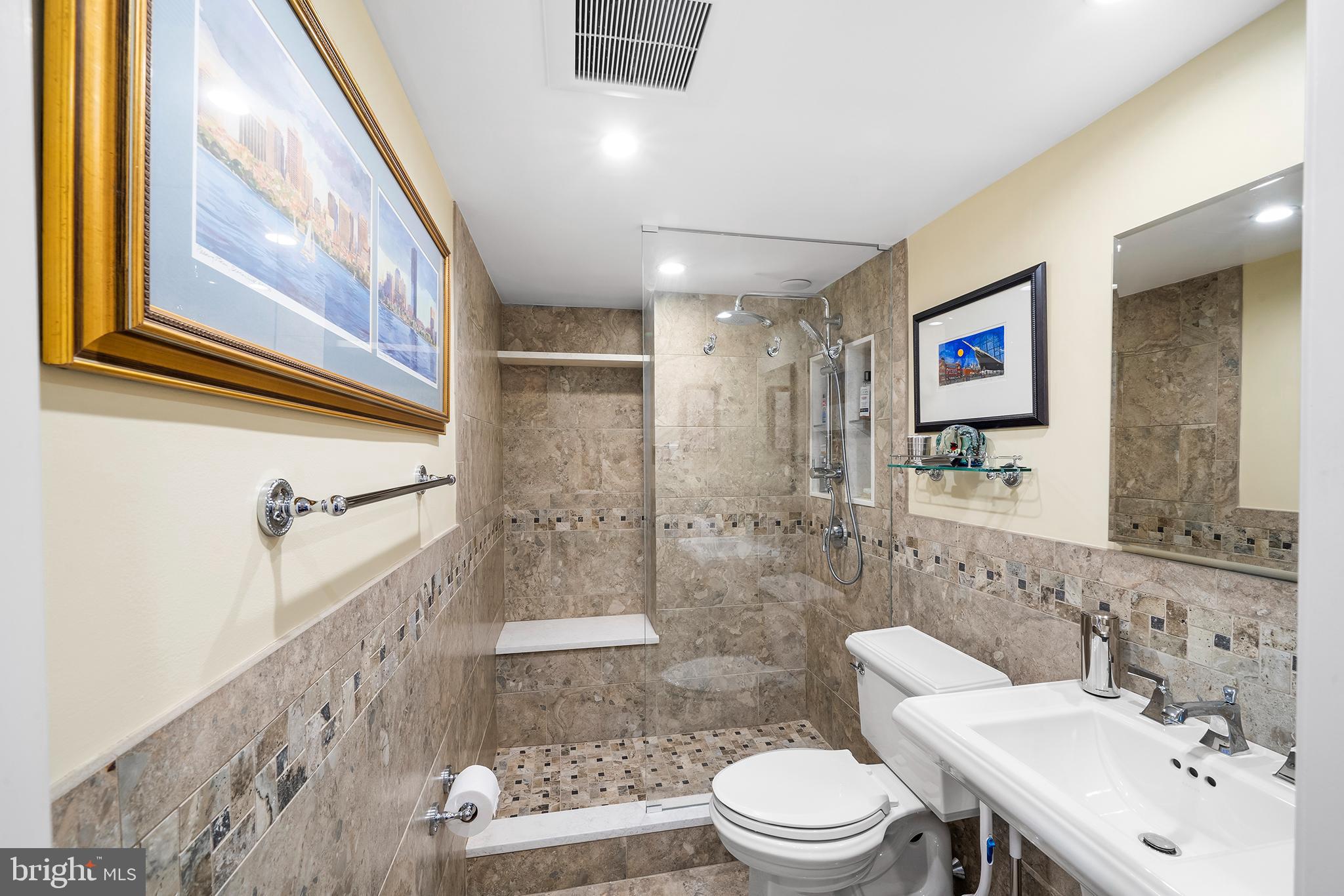 1919 Chestnut St #2624/23