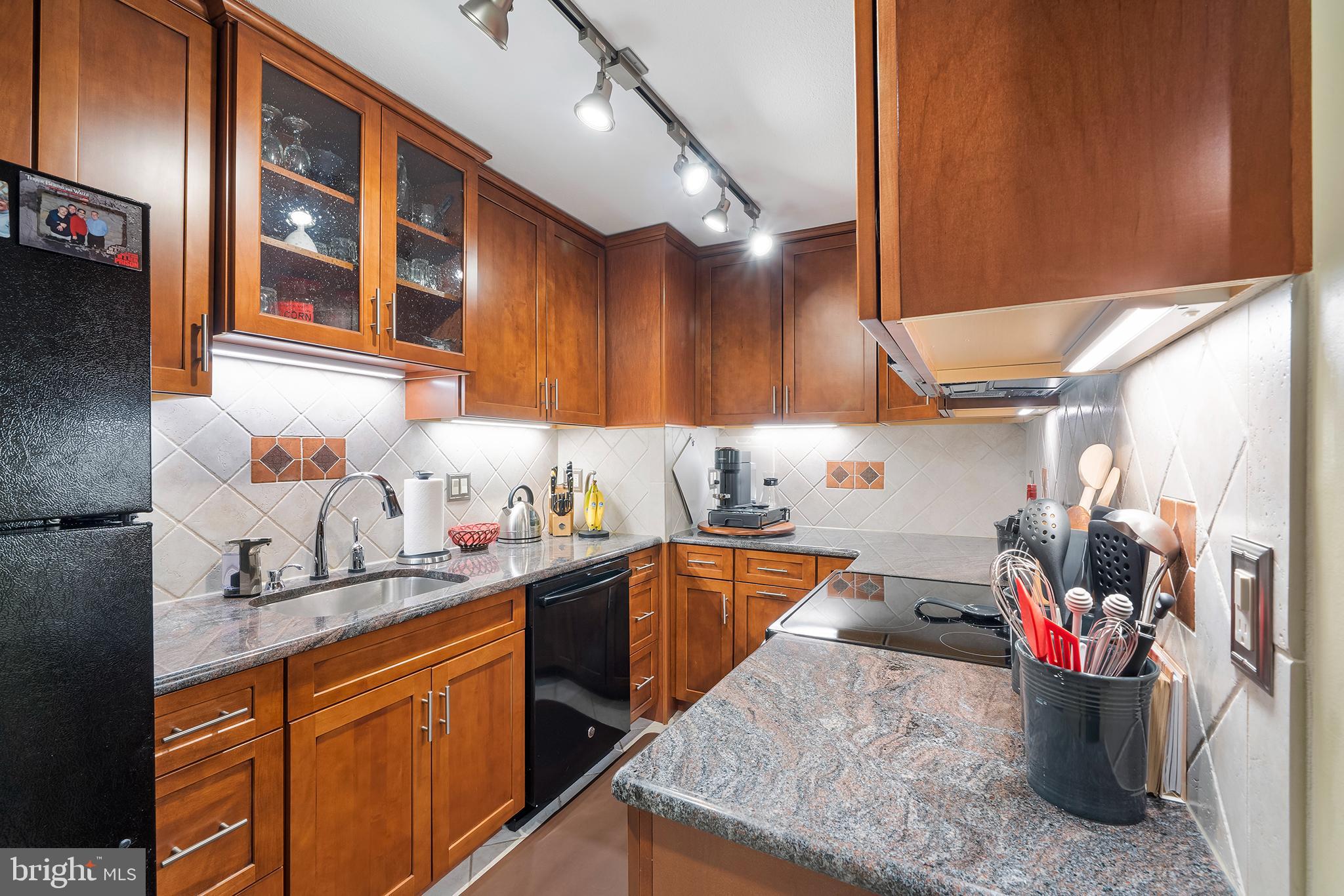 1919 Chestnut St #2624/23