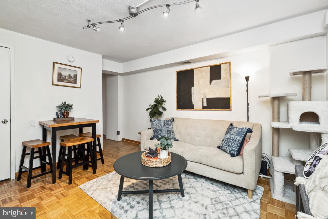 1420 LOCUST ST #10H