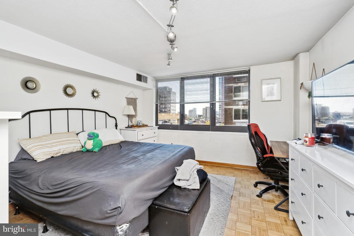 1420 LOCUST ST #10H