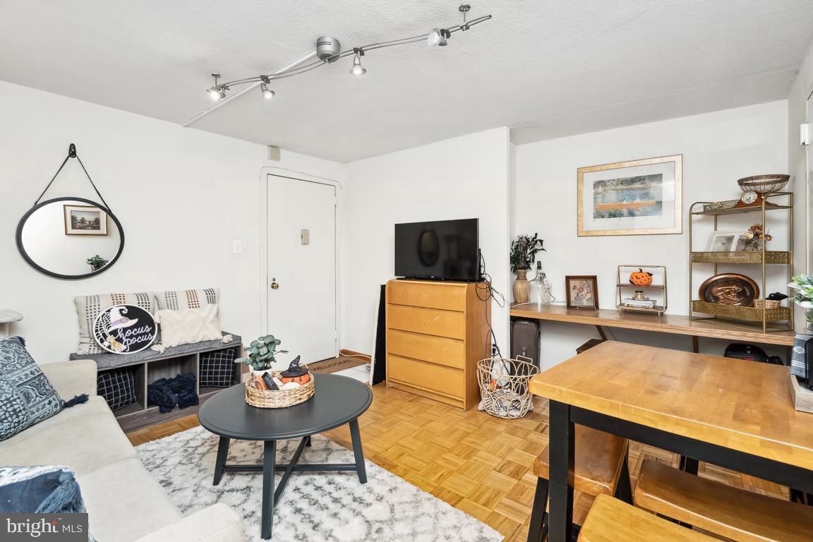 1420 LOCUST ST #10H
