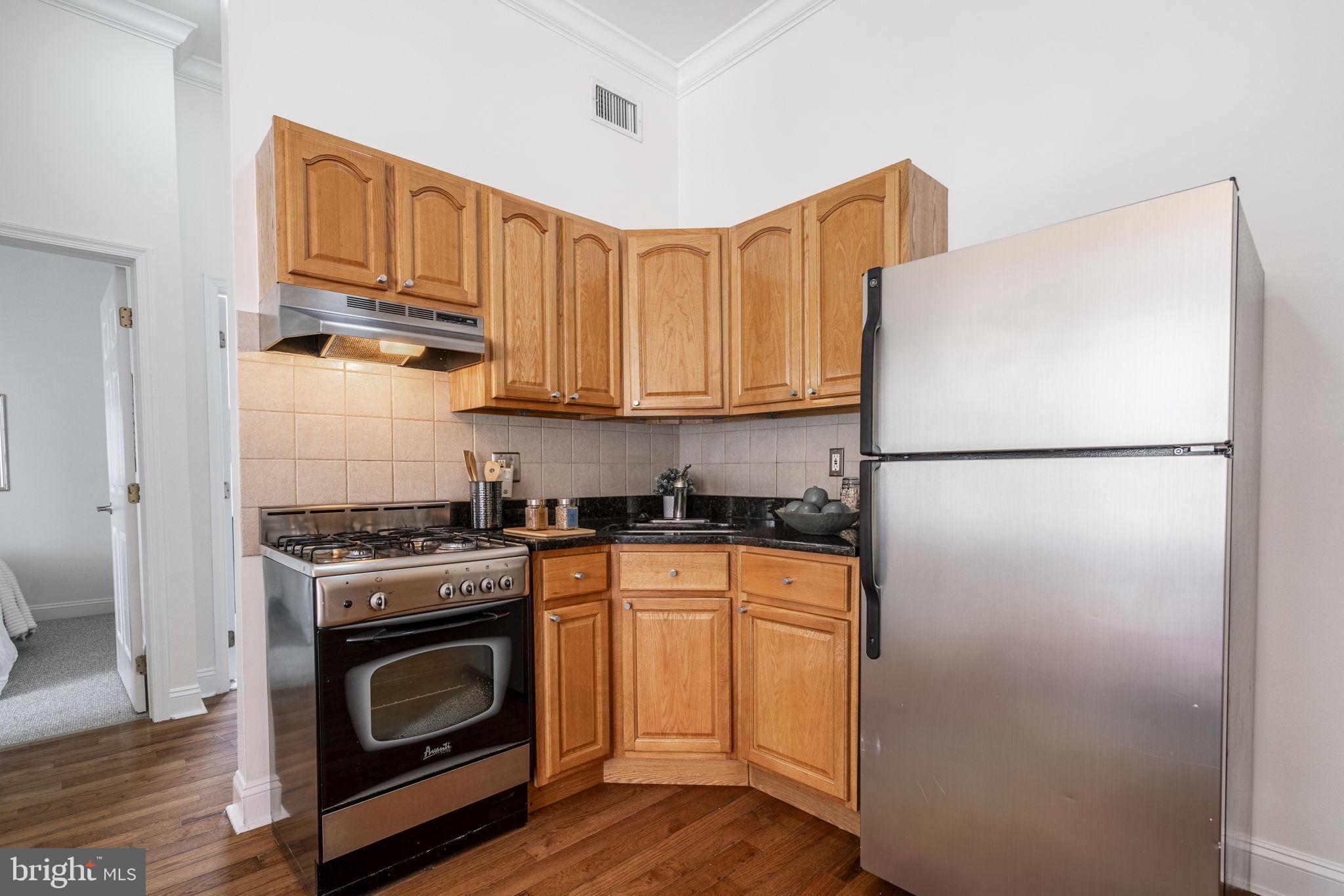 1500 Mount Vernon St #2r