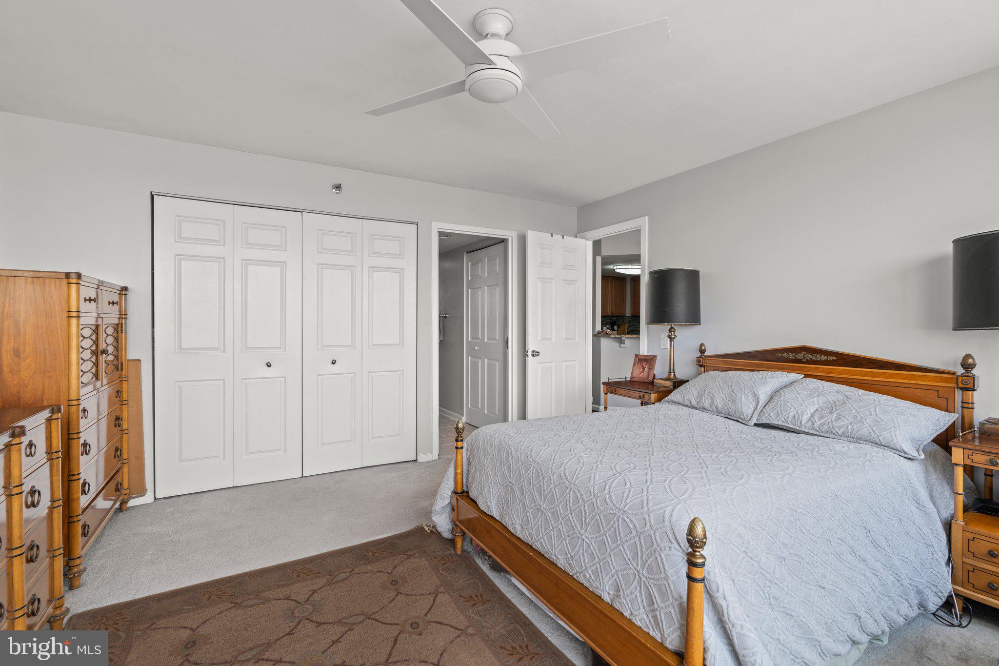 2001 Hamilton St #2001