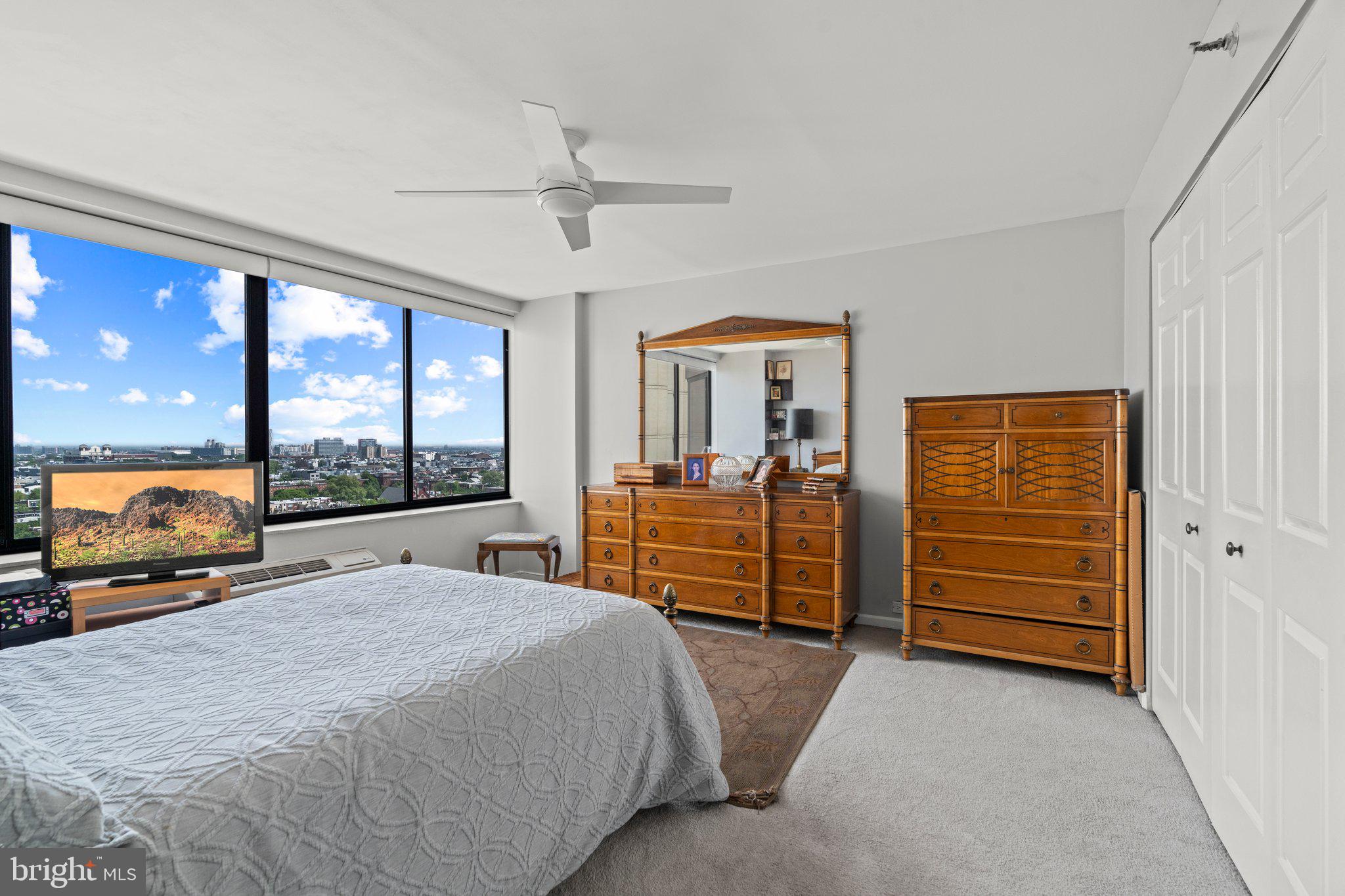 2001 Hamilton St #2001