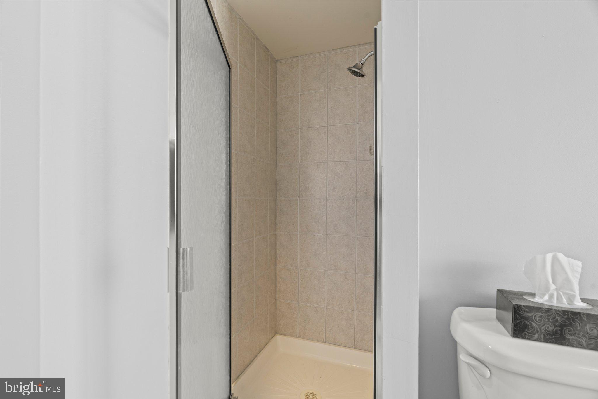 2001 Hamilton St #2001