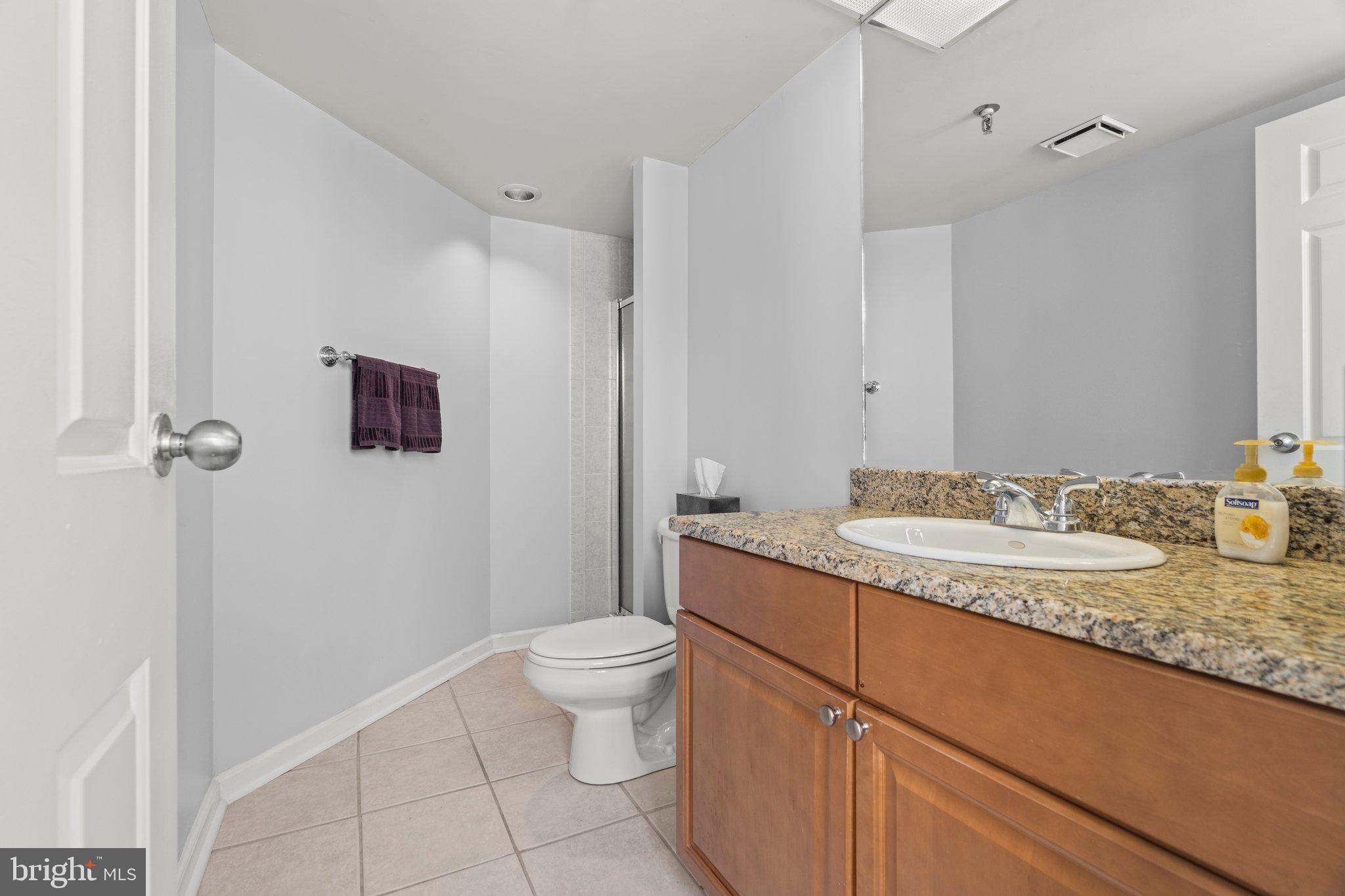 2001 Hamilton St #2001