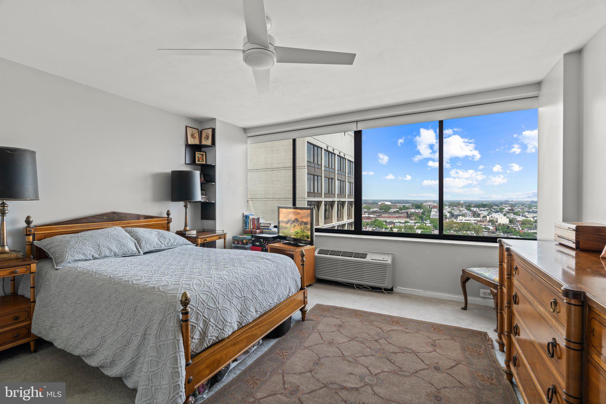 2001 Hamilton St #2001