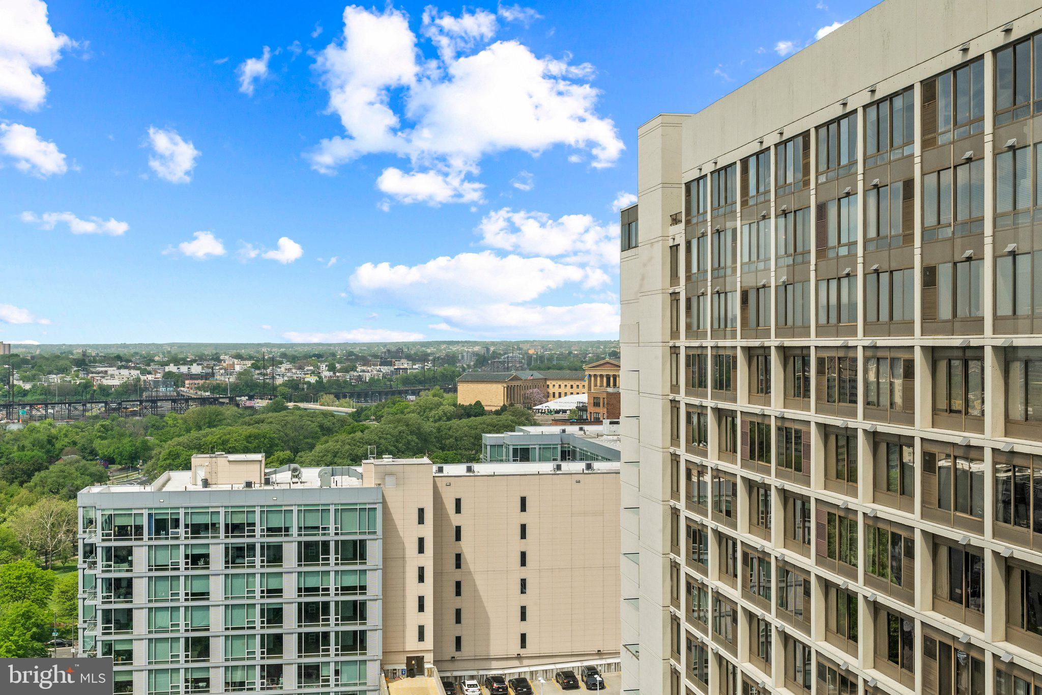 2001 Hamilton St #2001