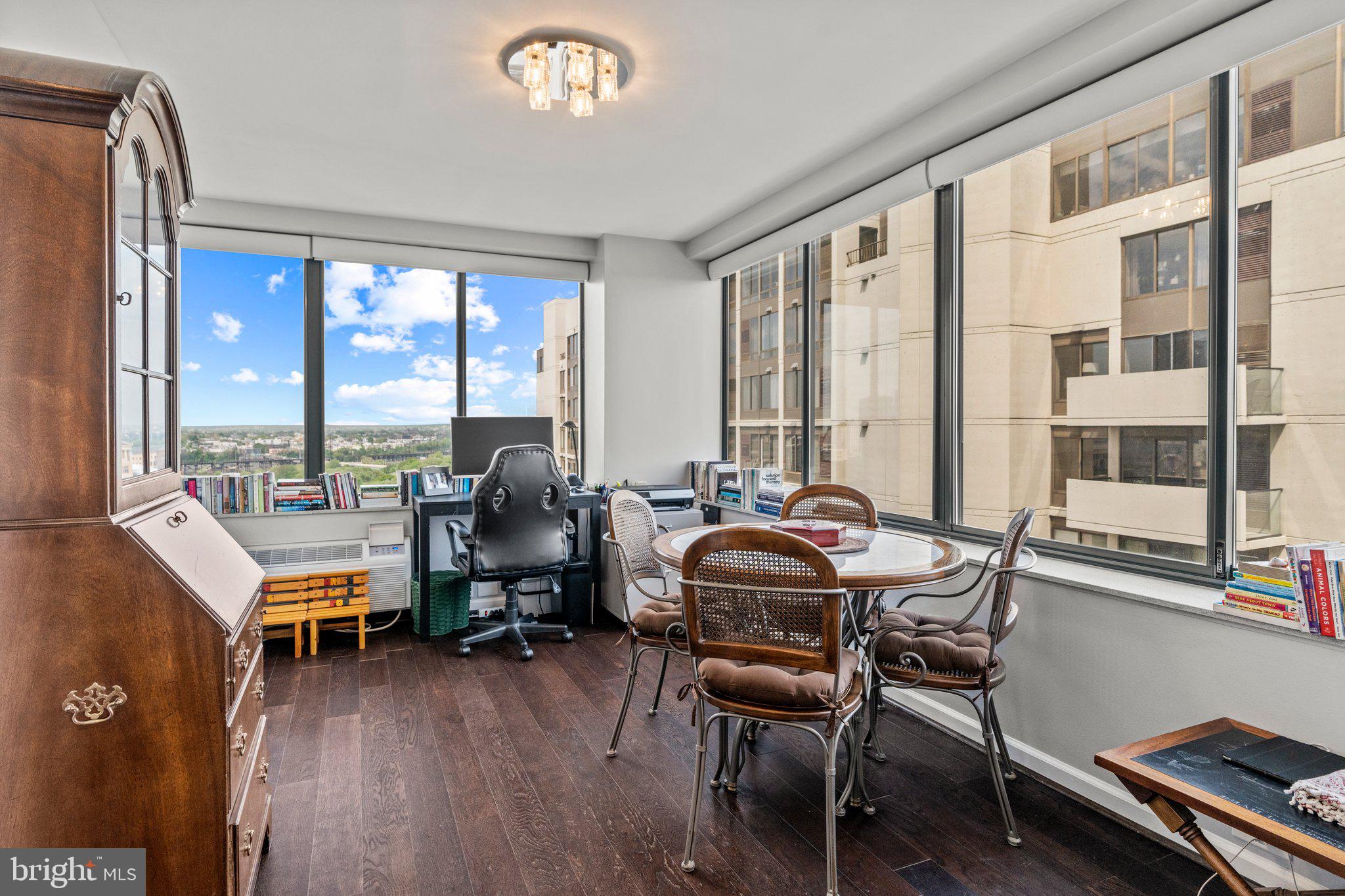 2001 Hamilton St #2001