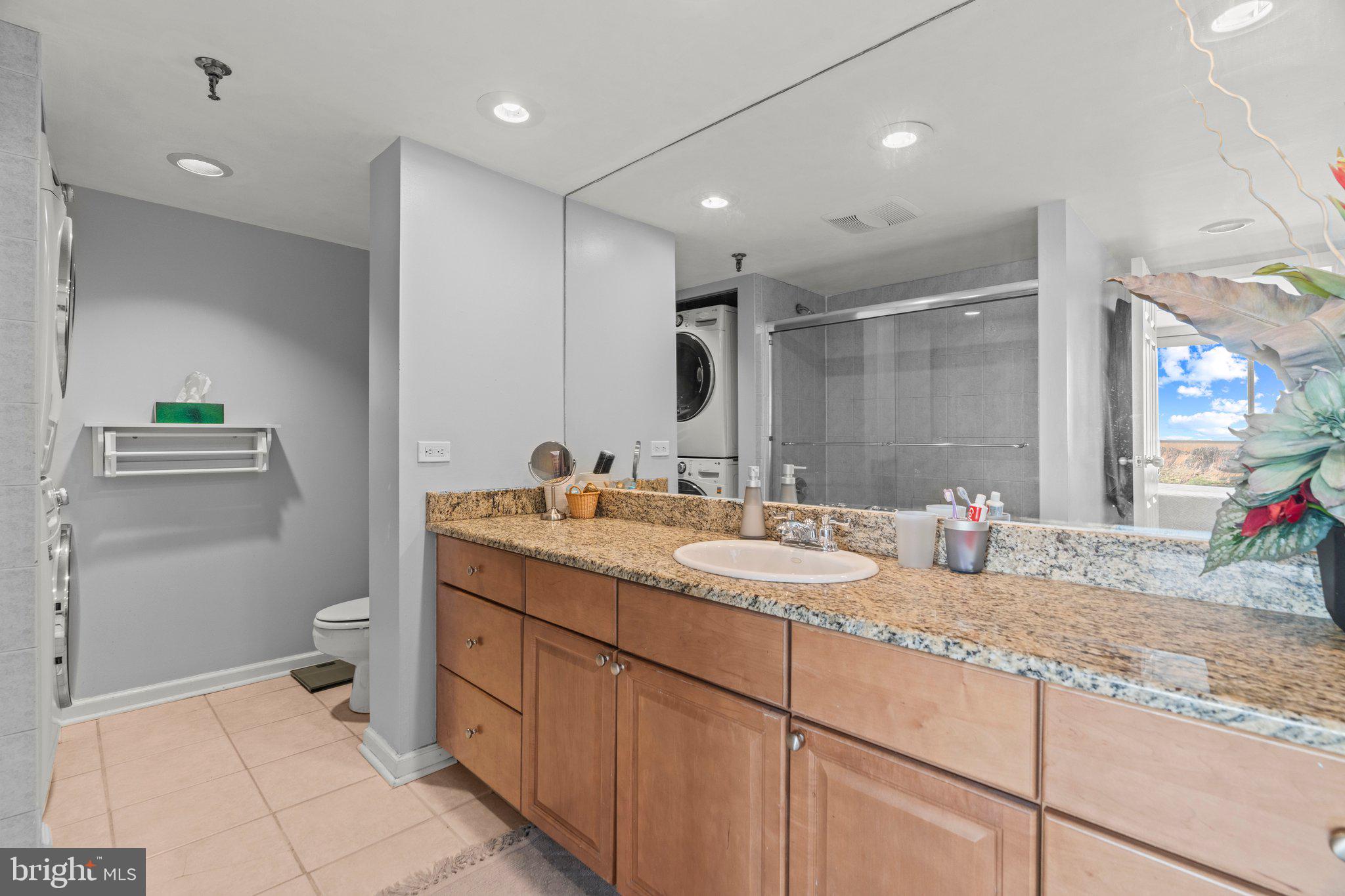 2001 Hamilton St #2001