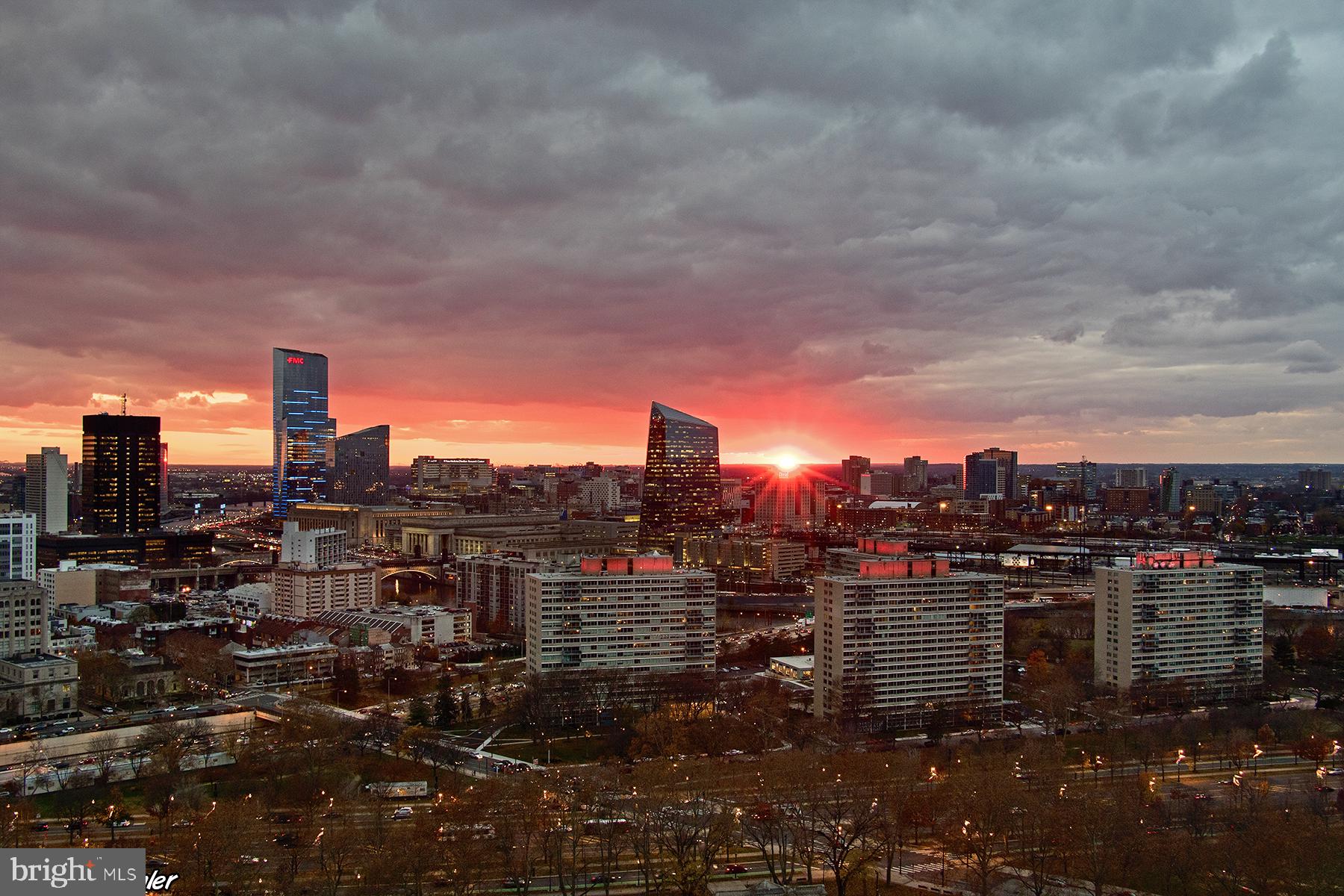 2001 Hamilton St #2001