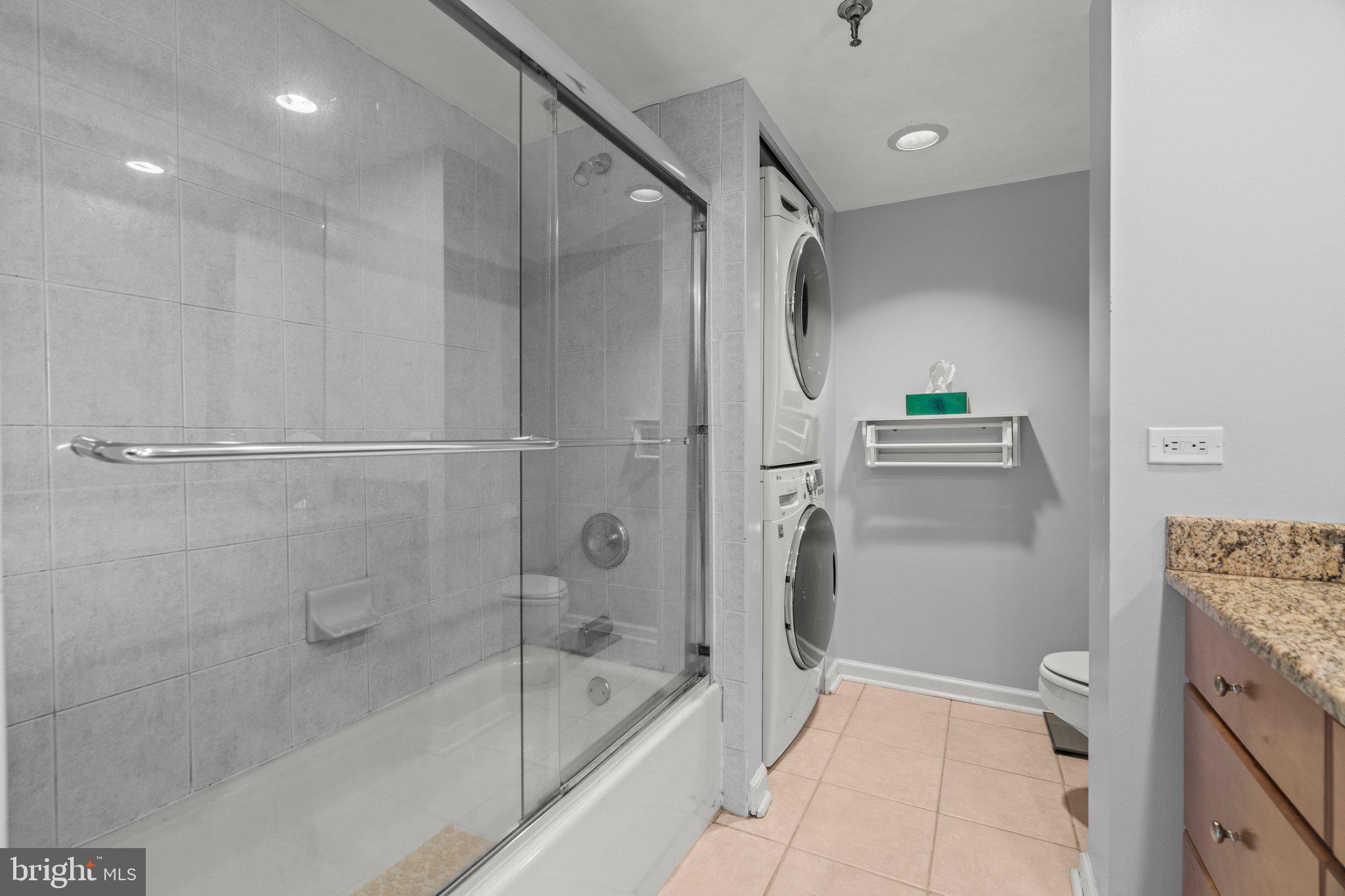 2001 Hamilton St #2001