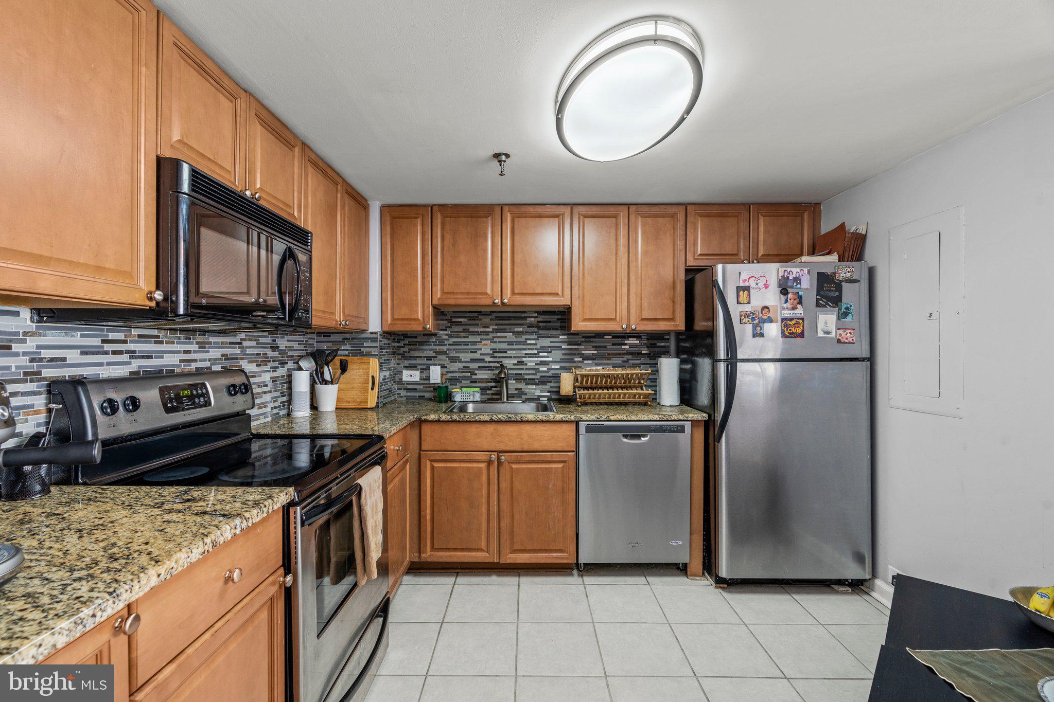 2001 Hamilton St #2001