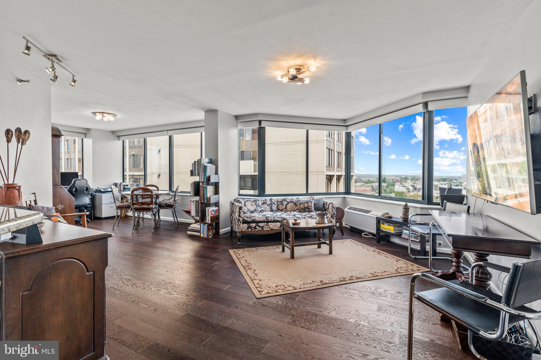 2001 Hamilton St #2001