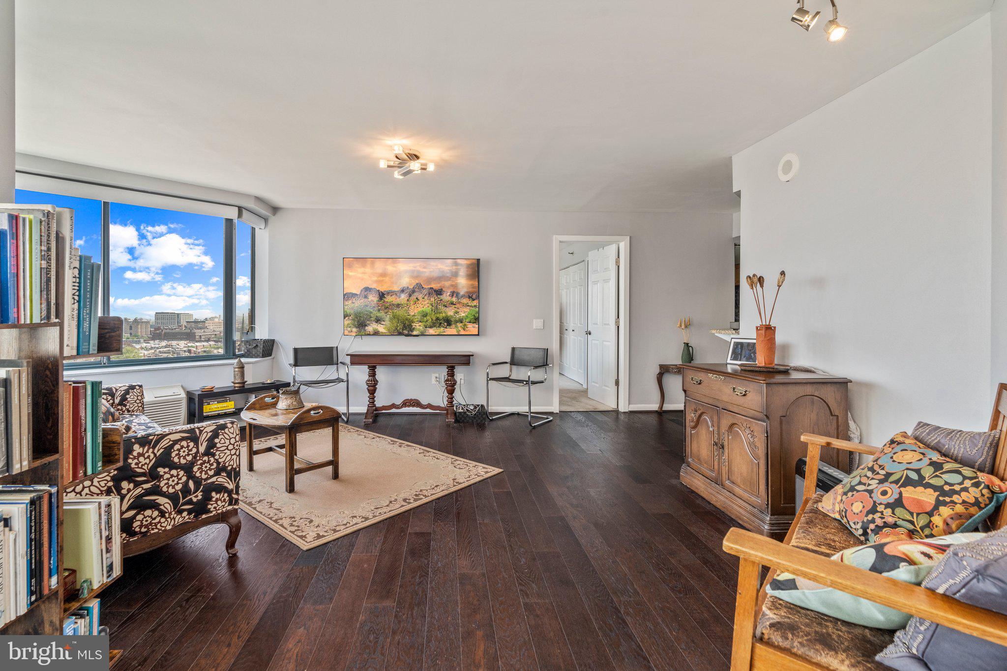 2001 Hamilton St #2001