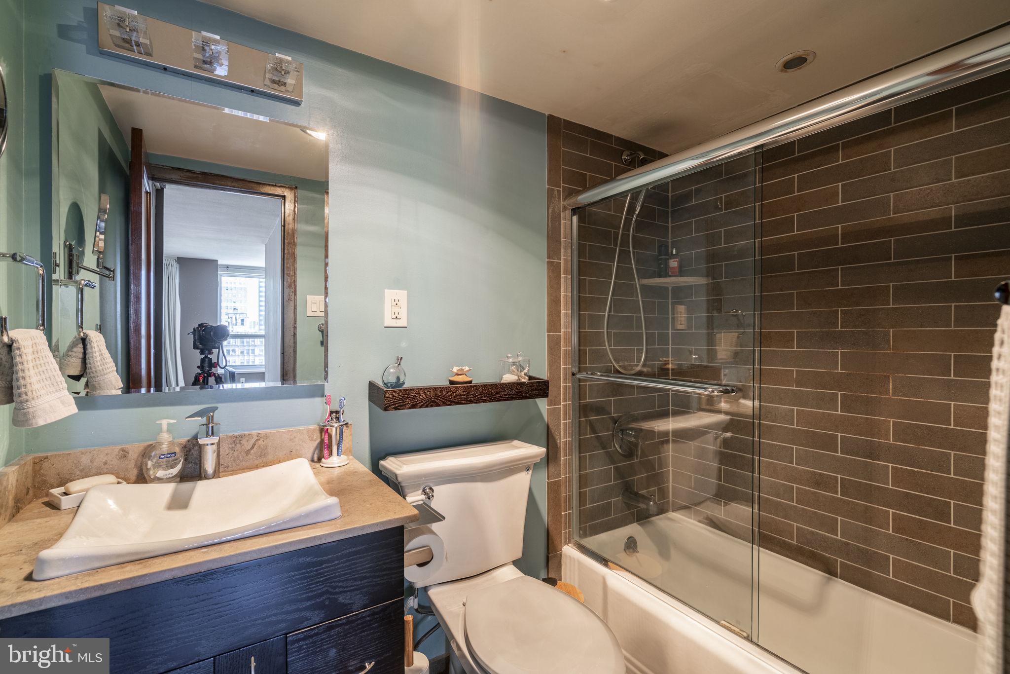 224-30 W RITTENHOUSE SQ #2016