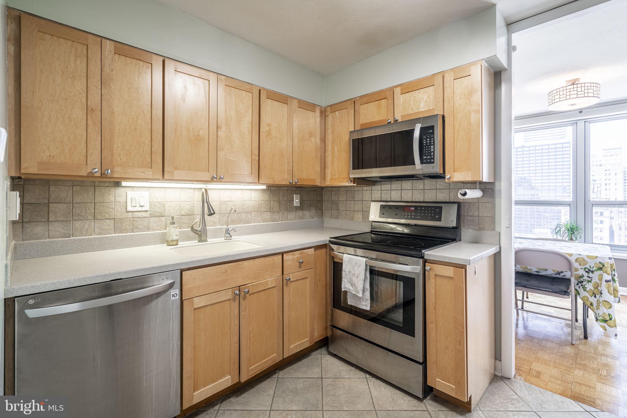 224-30 W RITTENHOUSE SQ #2016