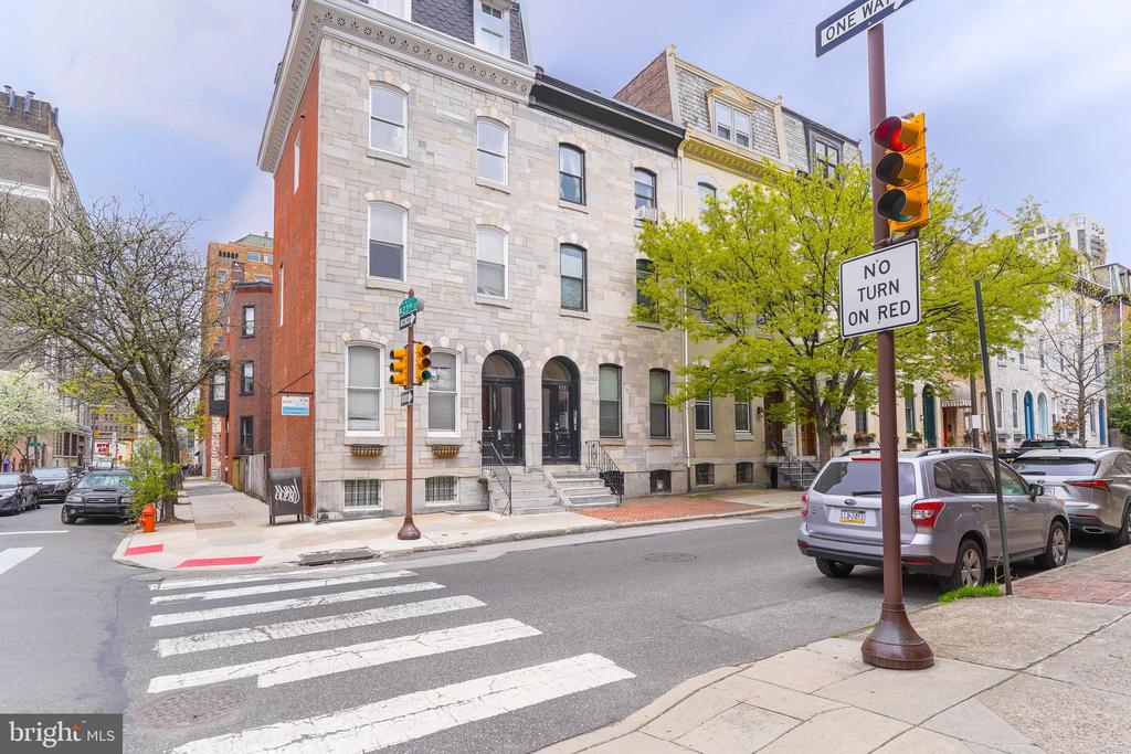 2225 LOCUST ST #2R