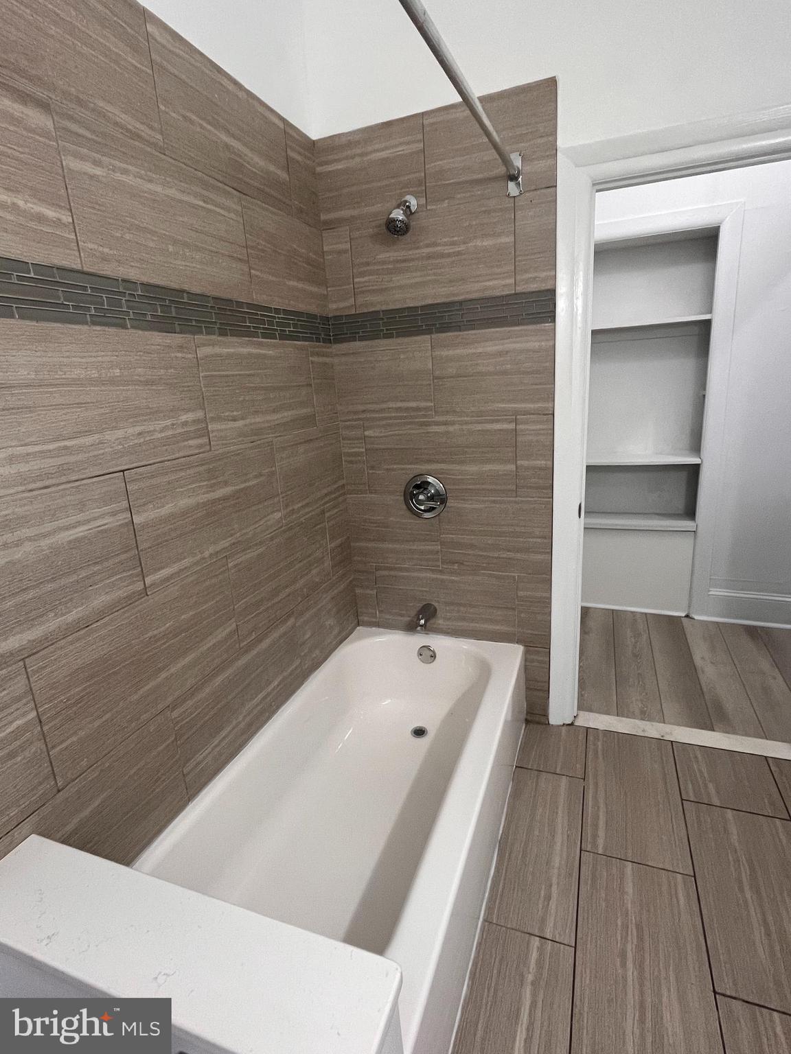 2225 LOCUST ST #2R