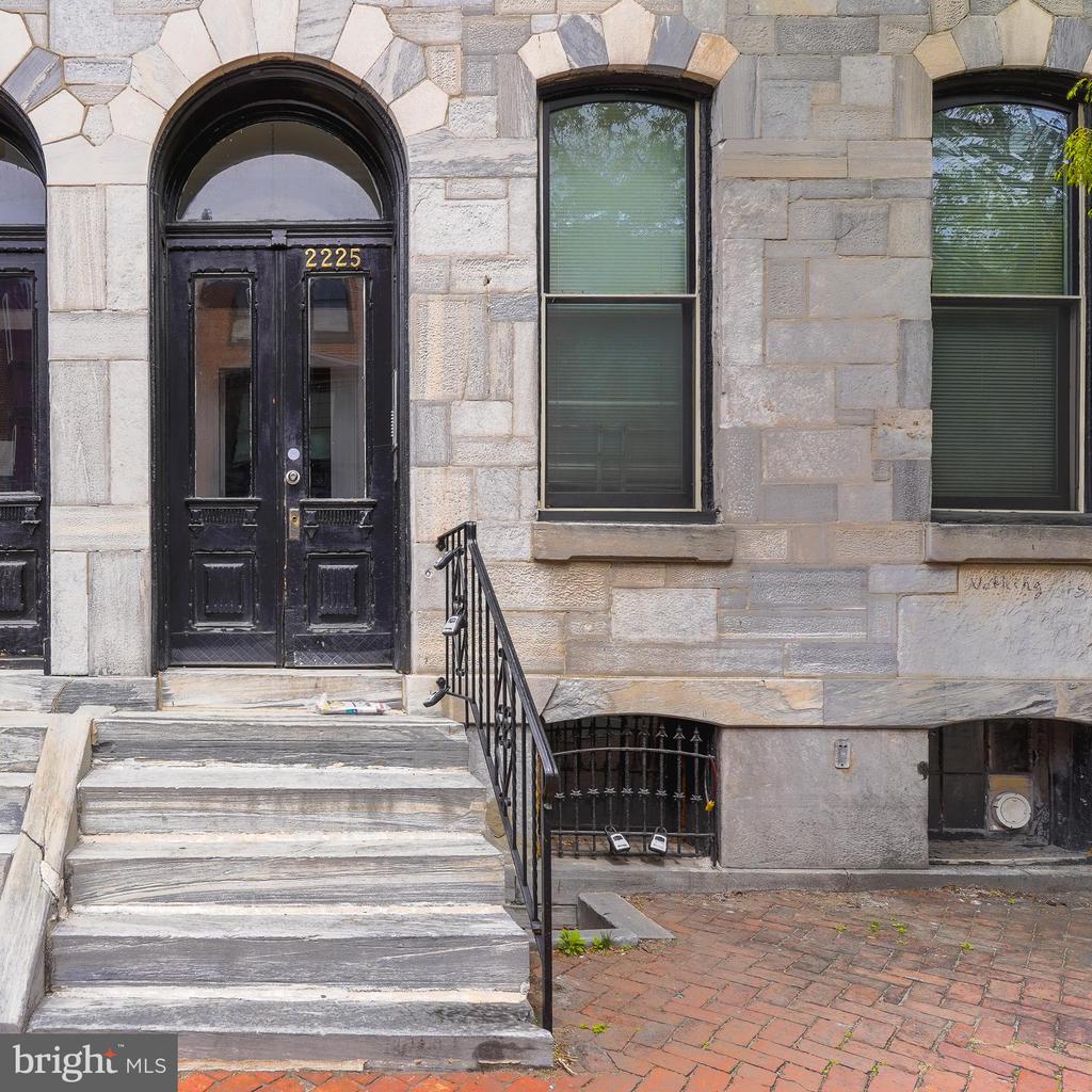 2225 LOCUST ST #2F