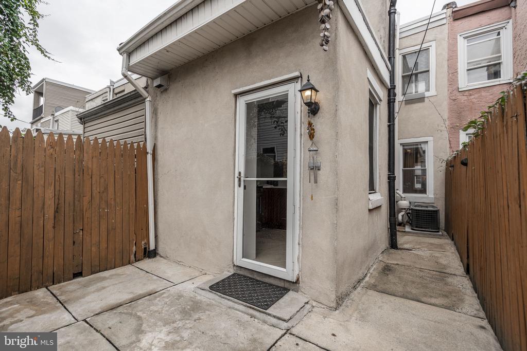 2655 Tulip St