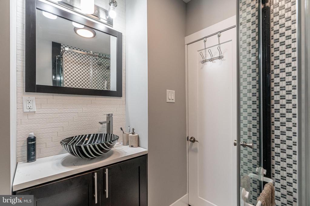 2527 CORAL ST