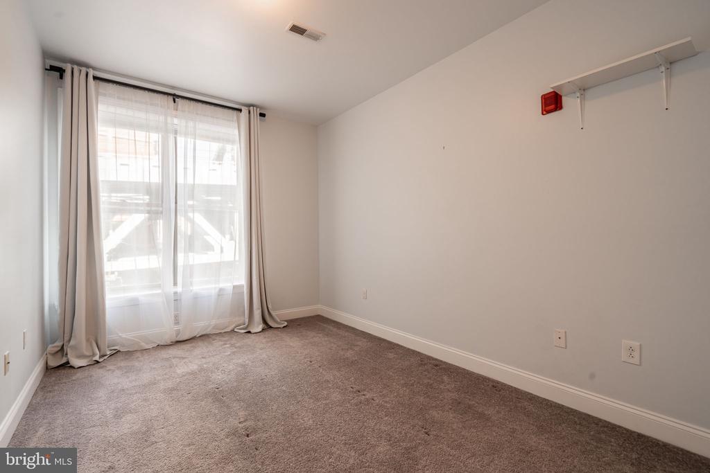 221-23 RACE ST #5