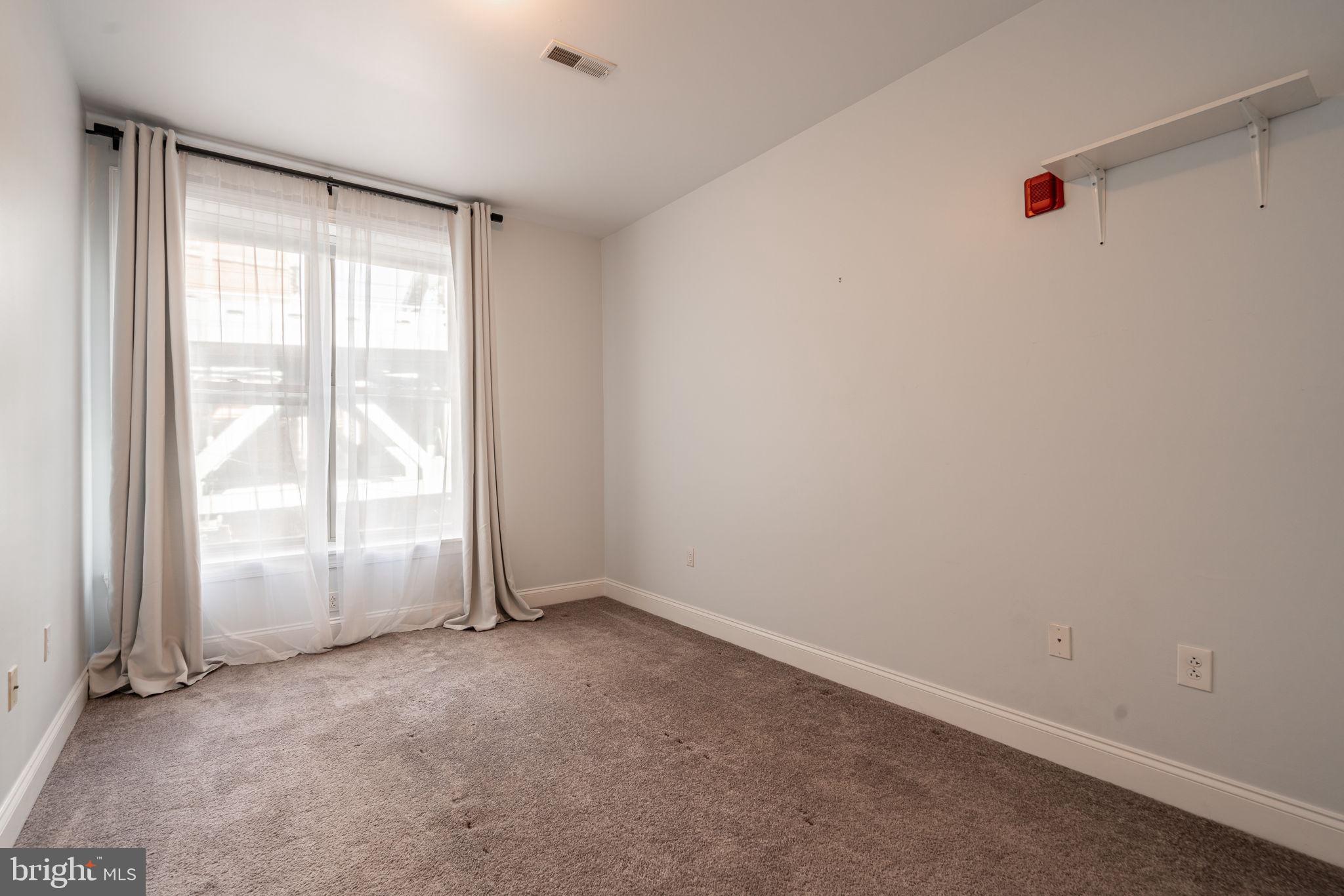 221-23 RACE ST #5