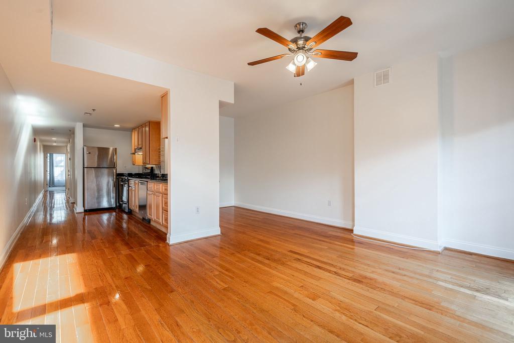 221-23 RACE ST #5