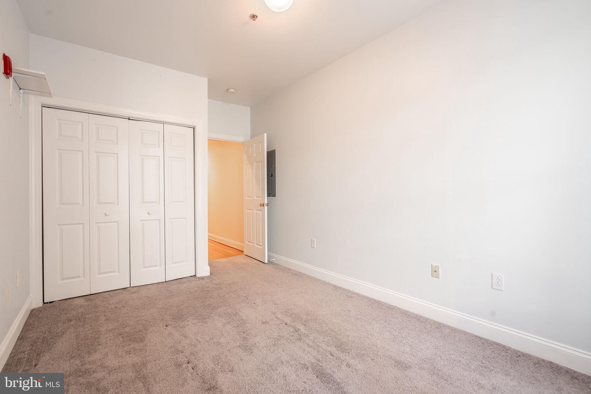 221-23 RACE ST #5