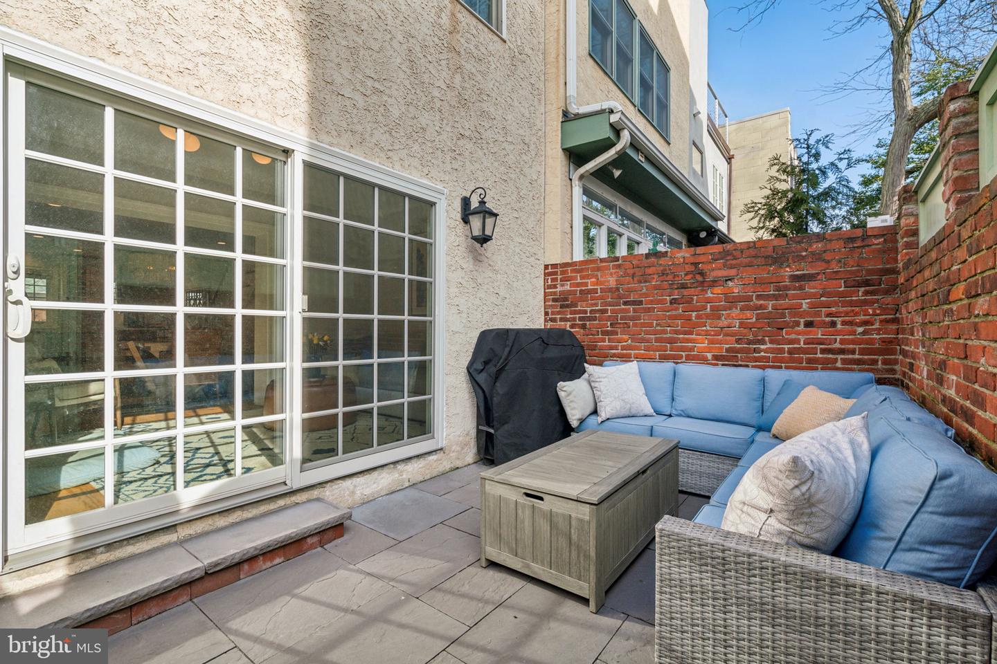 2528 Lombard St