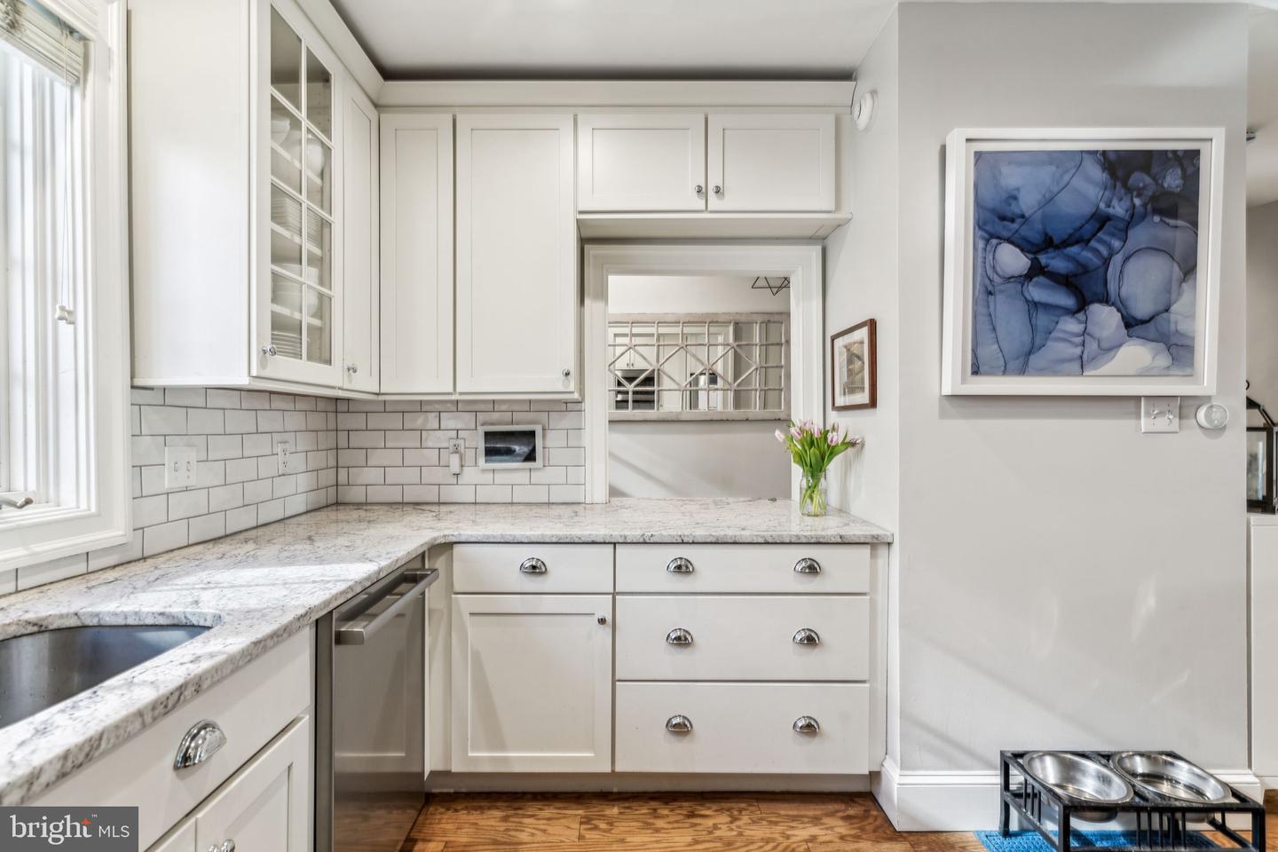 2528 Lombard St