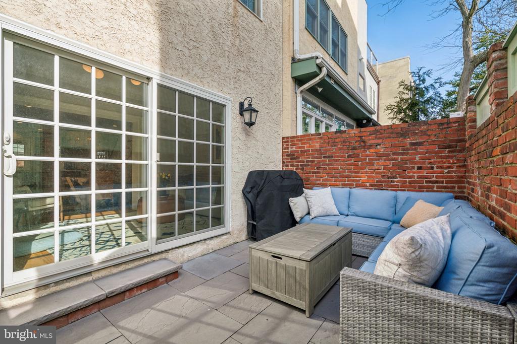 2528 Lombard St