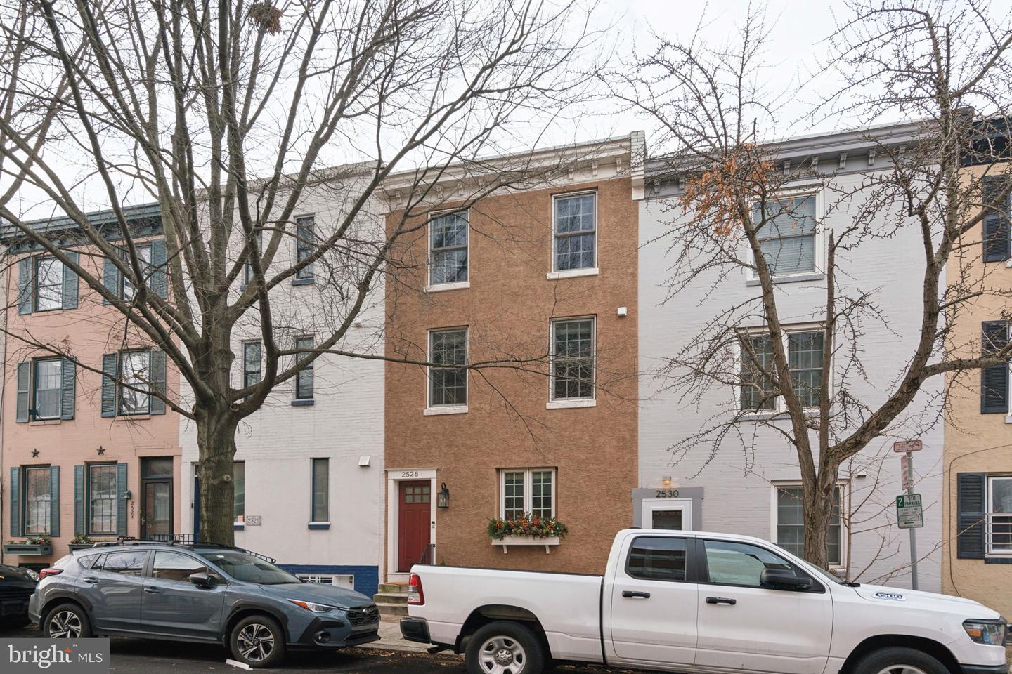 2528 Lombard St