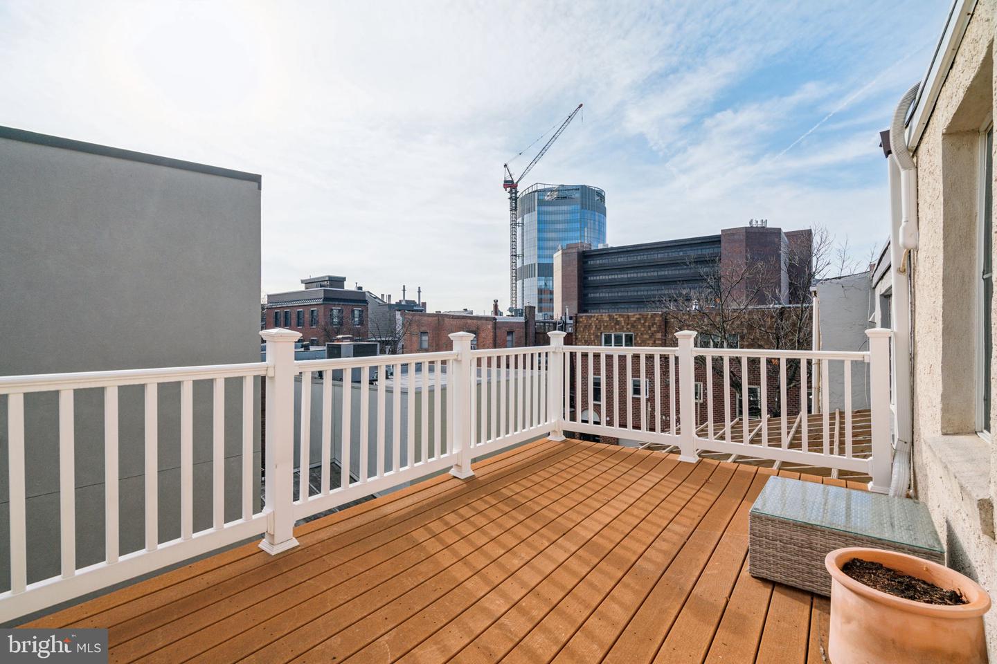 2528 Lombard St