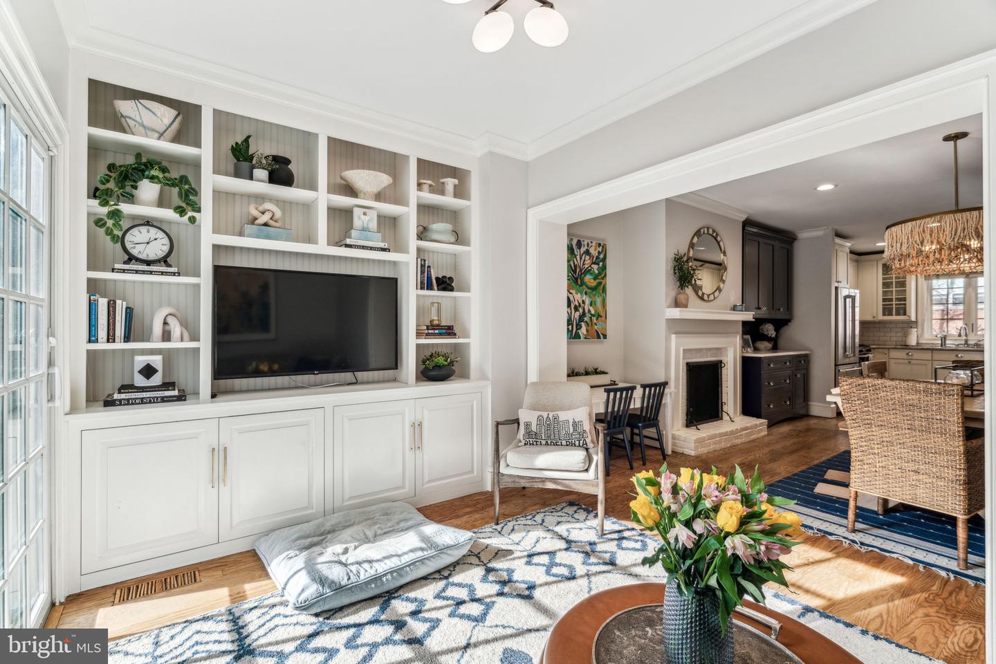 2528 Lombard St