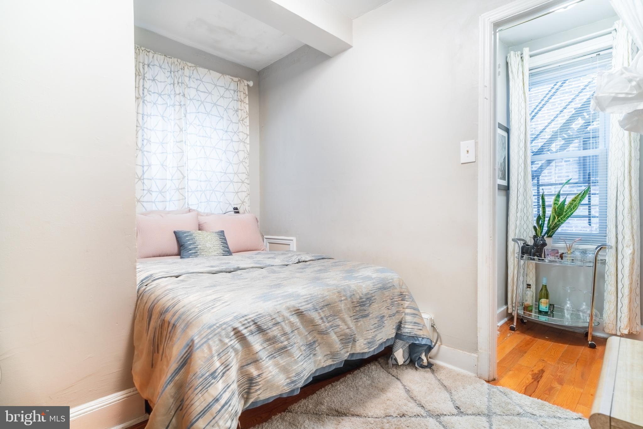 1810 PINE #1R