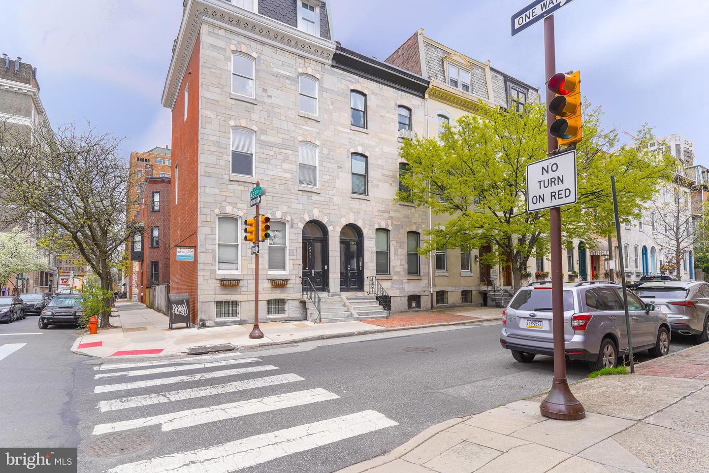 2225 LOCUST ST #3R