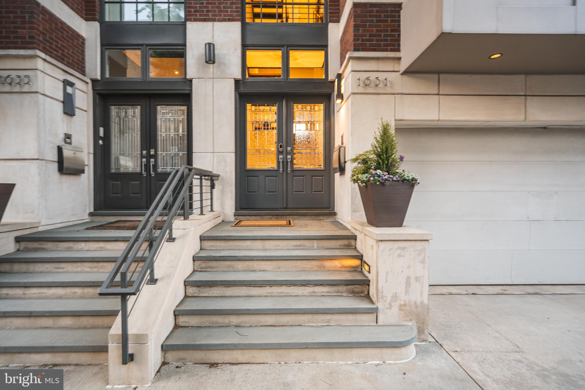 1631 Christian St