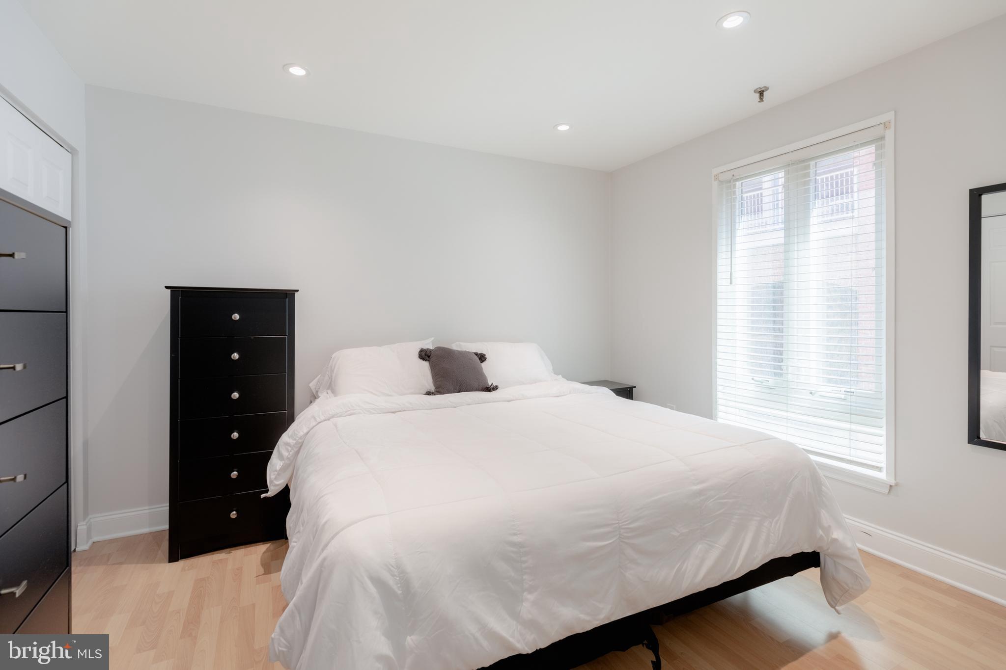 130-36 N Bread St #218