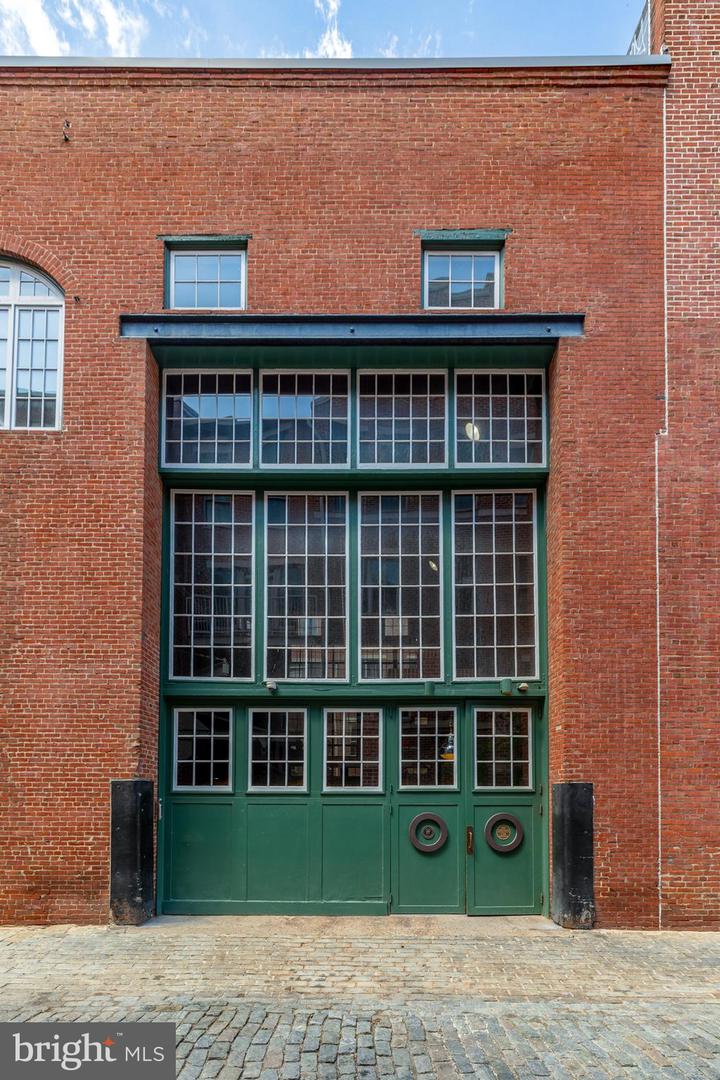 130-36 N Bread St #218
