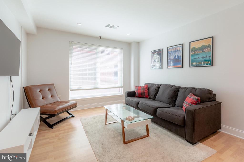 130-36 N Bread St #218