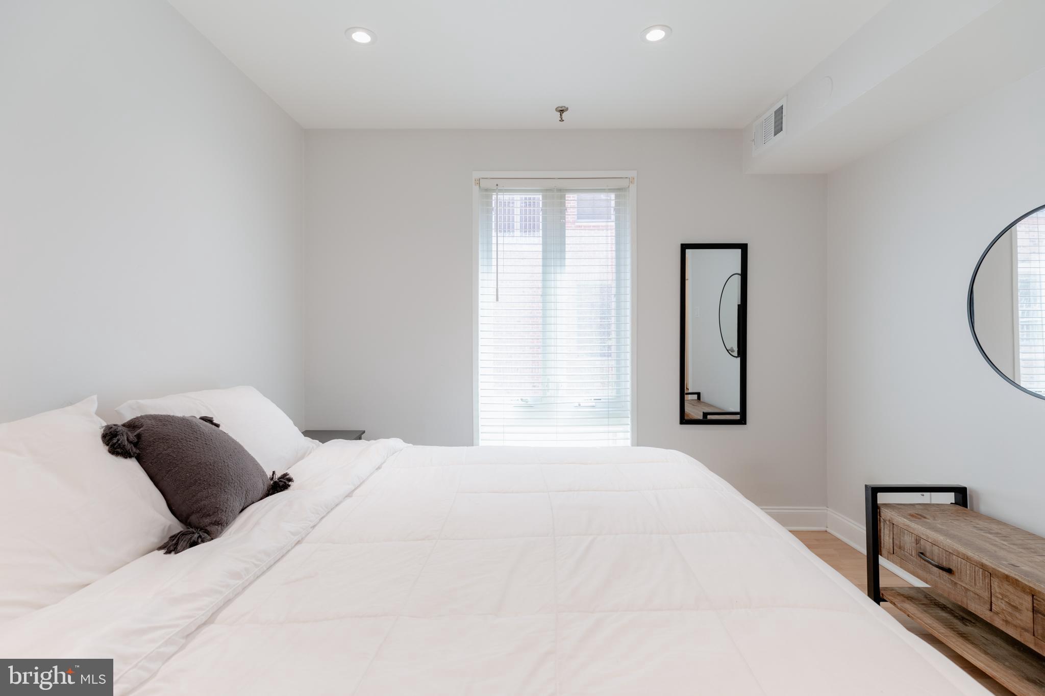 130-36 N Bread St #218