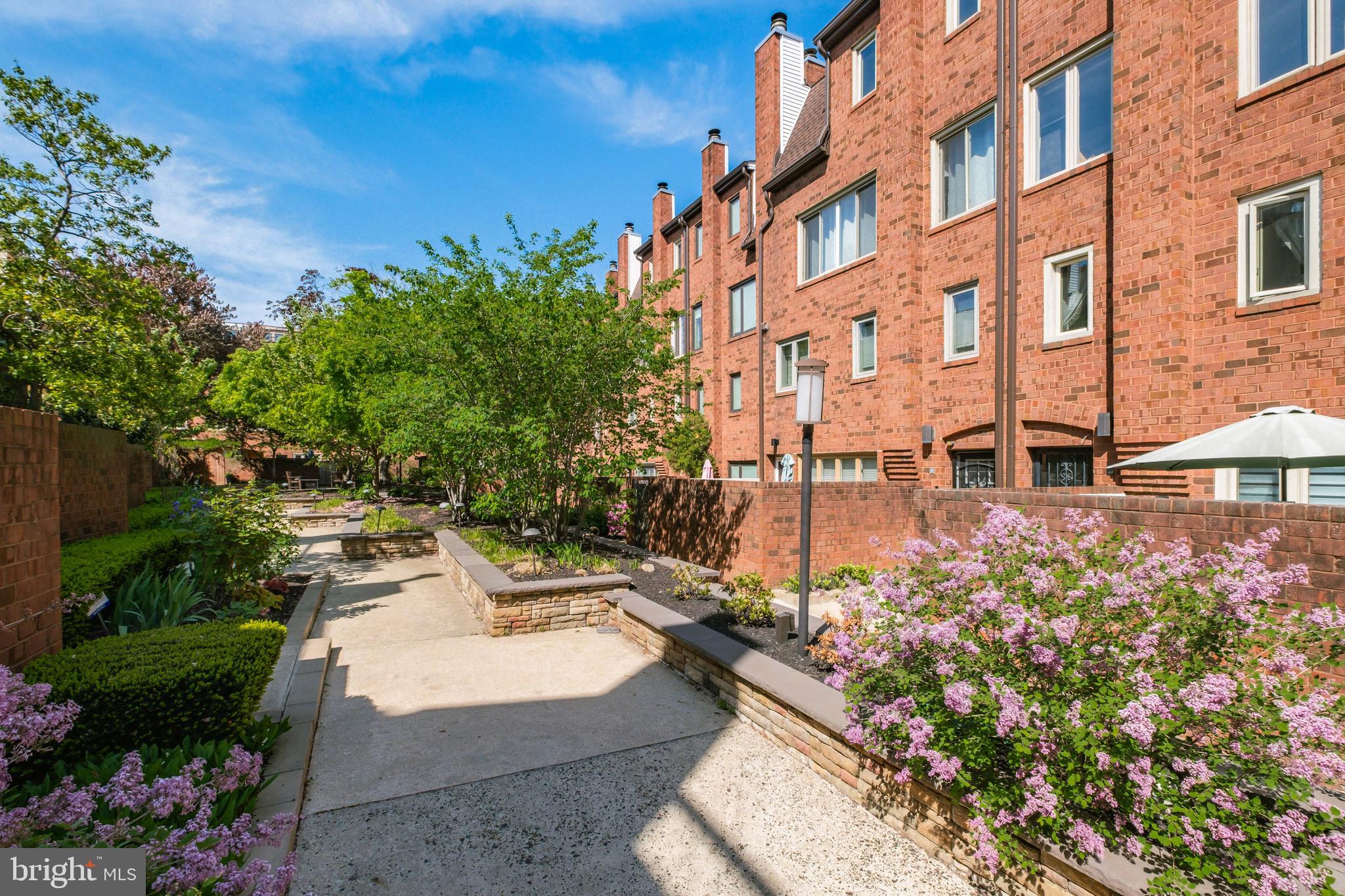 1 CHRISTIAN STREET 44L